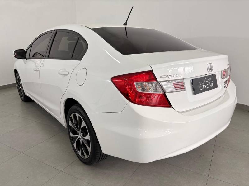 HONDA - CIVIC - 2015/2016 - Branca - R$ 83.900,00