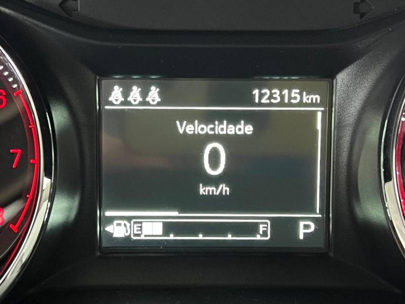 CHEVROLET - ONIX - 2023/2024 - Branca - R$ 93.900,00