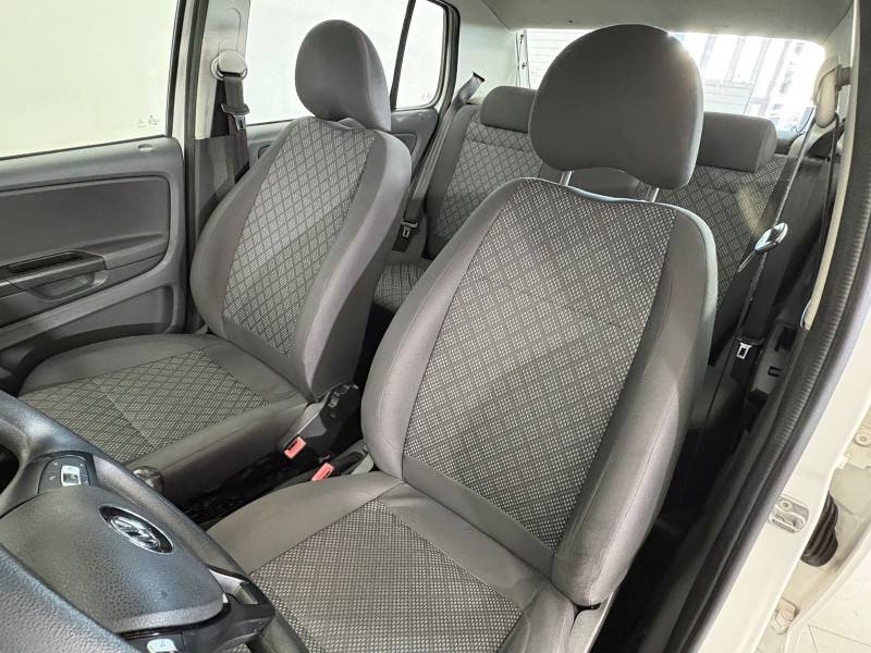 VOLKSWAGEN - FOX - 2015/2016 - Branca - R$ 51.900,00