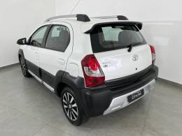 TOYOTA - ETIOS CROSS - 2016/2016 - Branca - R$ 53.900,00