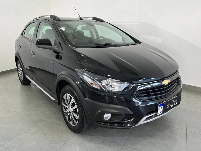 CHEVROLET - ONIX - 2016/2017 - Preta - R$ 67.900,00