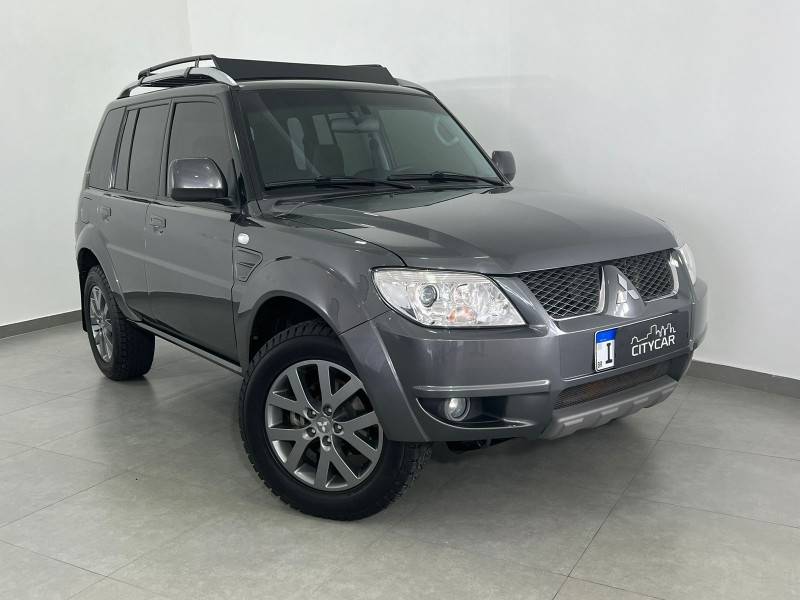 MITSUBISHI - PAJERO TR4 - 2012/2013 - Cinza - R$ 66.900,00