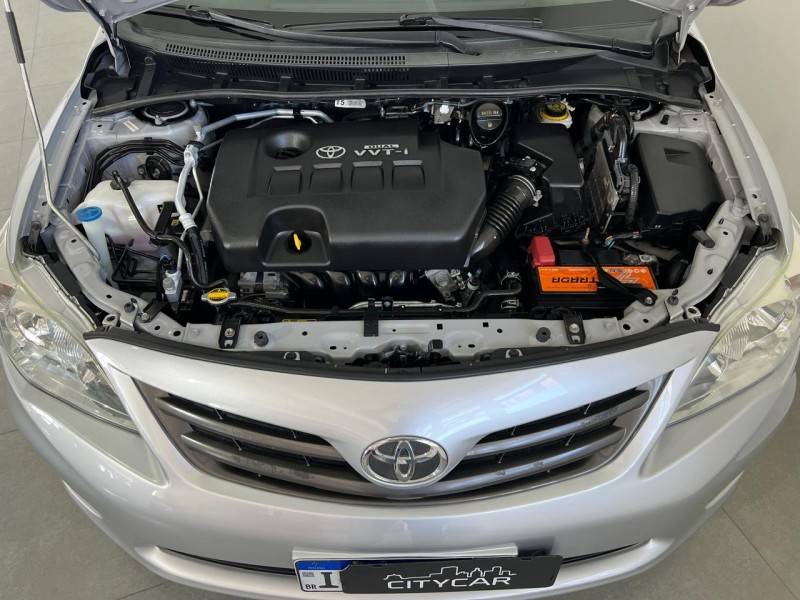 TOYOTA - COROLLA - 2011/2012 - Prata - R$ 61.900,00