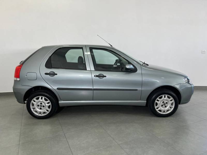 FIAT - PALIO - 2006/2007 - Cinza - R$ 28.900,00