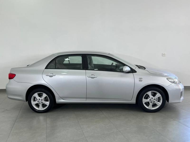 TOYOTA - COROLLA - 2011/2012 - Prata - R$ 61.900,00