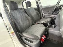 VOLKSWAGEN - FOX - 2015/2016 - Branca - R$ 51.900,00