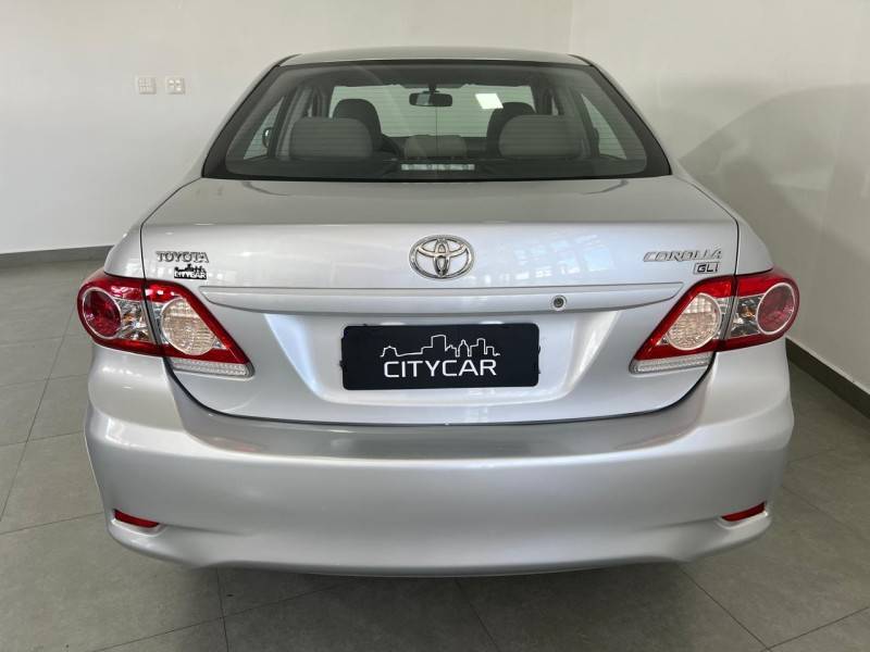 TOYOTA - COROLLA - 2011/2012 - Prata - R$ 61.900,00