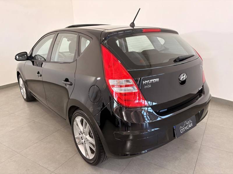 HYUNDAI - I30 - 2011/2012 - Preta - R$ 50.900,00