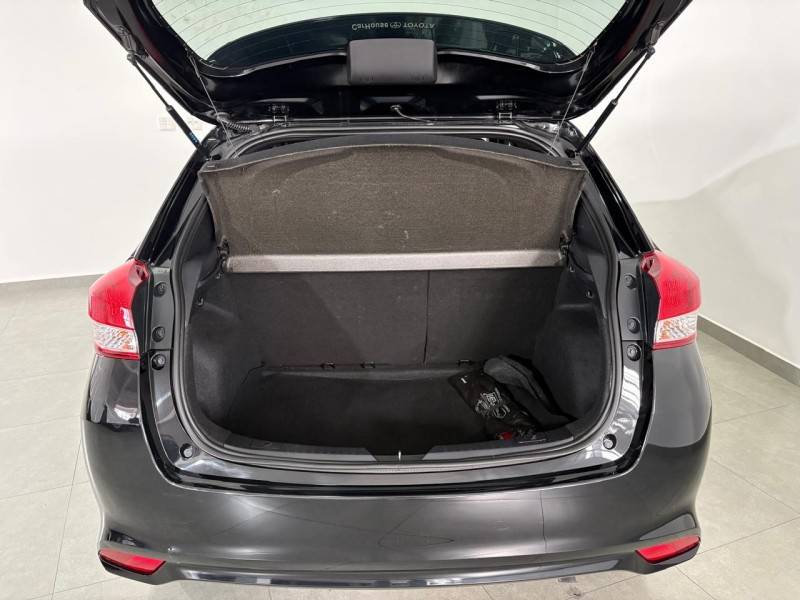 TOYOTA - YARIS - 2019/2020 - Preta - R$ 82.900,00