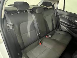 CHEVROLET - ONIX - 2023/2024 - Branca - R$ 93.900,00