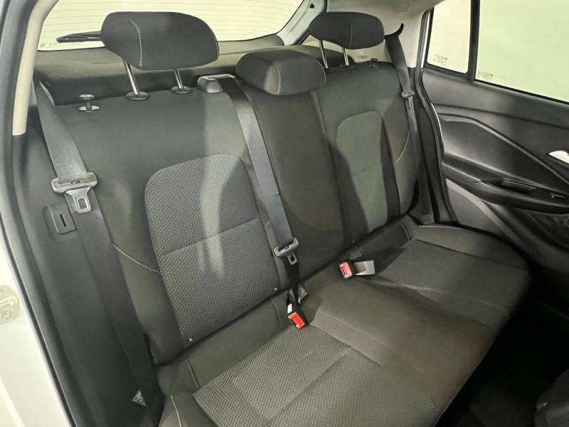 CHEVROLET - ONIX - 2023/2024 - Branca - R$ 93.900,00
