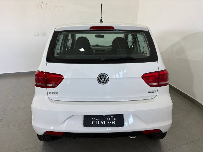VOLKSWAGEN - FOX - 2015/2016 - Branca - R$ 51.900,00