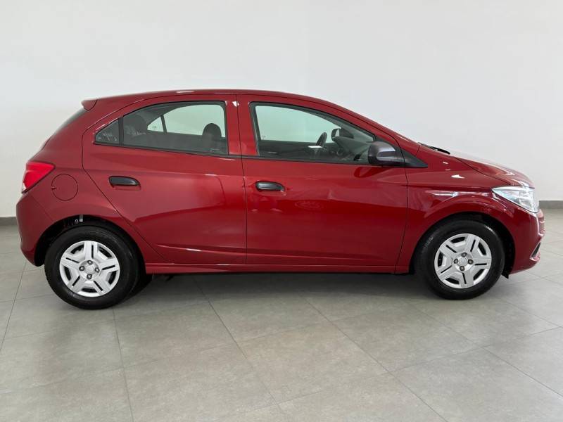 CHEVROLET - ONIX - 2017/2018 - Vermelha - R$ 50.900,00