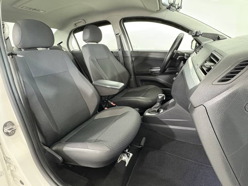 VOLKSWAGEN - VOYAGE - 2018/2019 - Branca - R$ 66.900,00