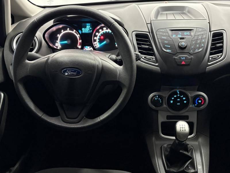 FORD - FIESTA - 2016/2017 - Preta - R$ 56.900,00