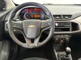 CHEVROLET - ONIX - 2017/2018 - Vermelha - R$ 50.900,00