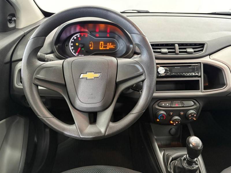 CHEVROLET - ONIX - 2017/2018 - Vermelha - R$ 50.900,00