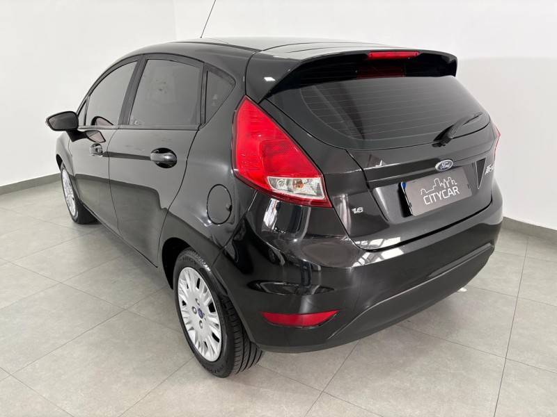 FORD - FIESTA - 2016/2017 - Preta - R$ 56.900,00