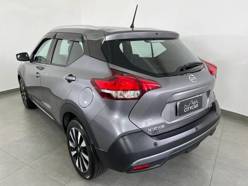NISSAN - KICKS - 2018/2019 - Cinza - R$ 82.900,00