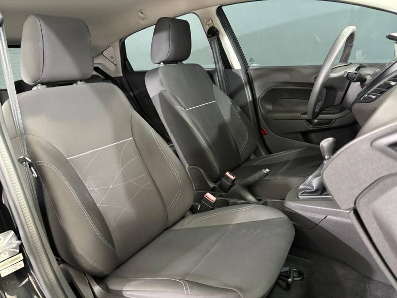 FORD - FIESTA - 2016/2017 - Preta - R$ 56.900,00