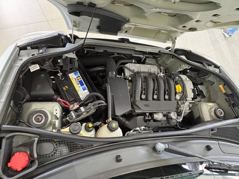 RENAULT - KANGOO - 2014/2015 - Branca - R$ 47.900,00