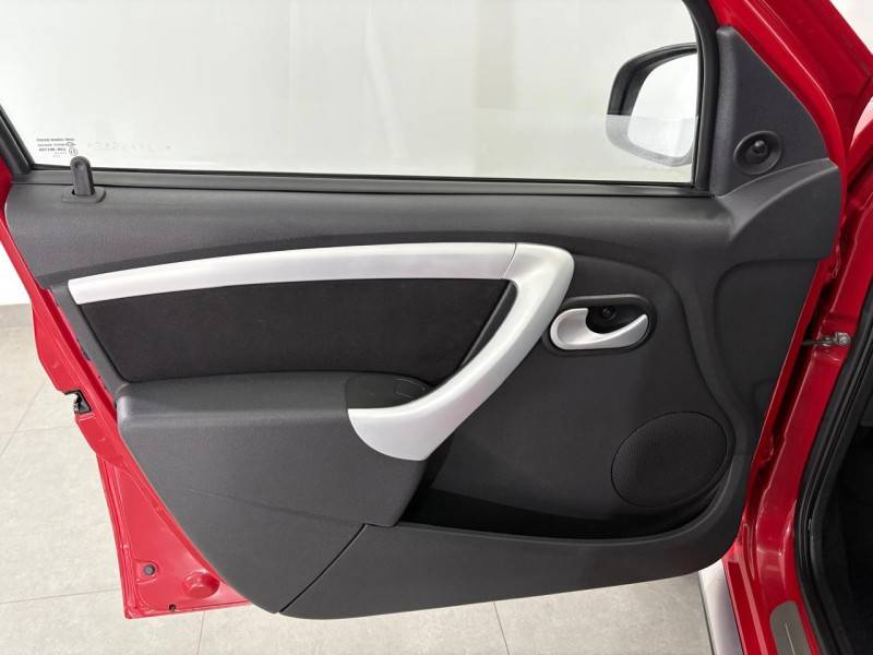 RENAULT - SANDERO - 2011/2011 - Vermelha - R$ 39.900,00