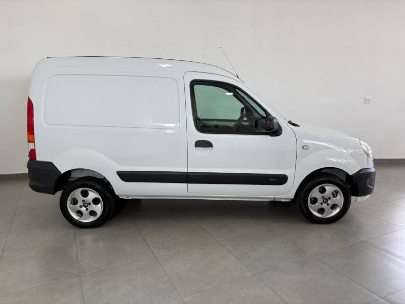 RENAULT - KANGOO - 2014/2015 - Branca - R$ 47.900,00