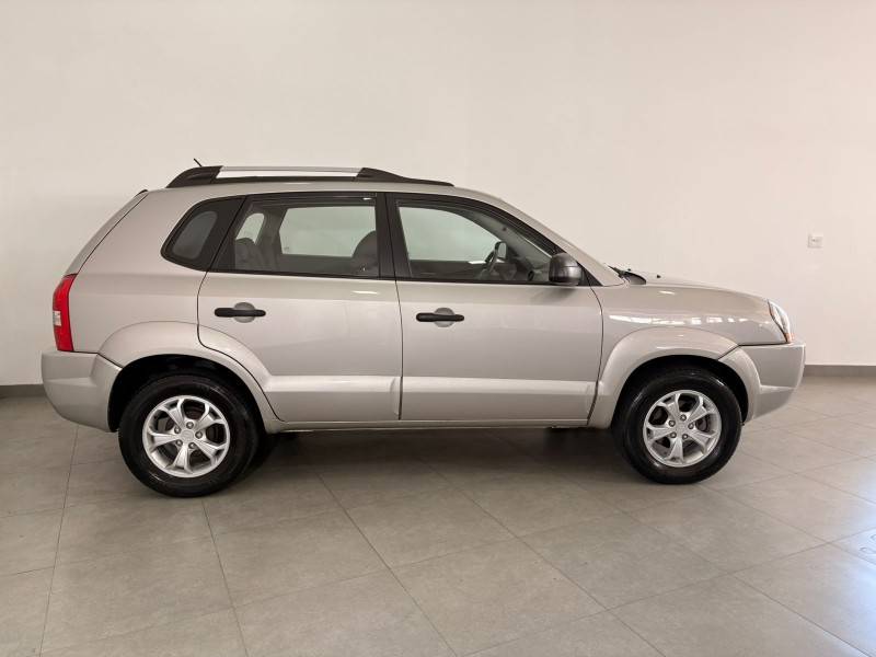 HYUNDAI - TUCSON - 2009/2010 - Prata - R$ 42.900,00