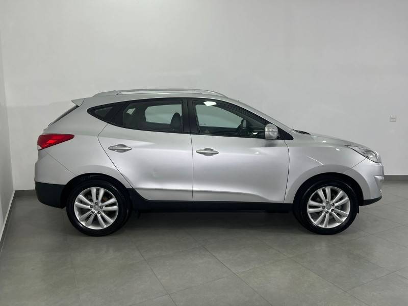 HYUNDAI - IX35 - 2010/2011 - Prata - R$ 58.900,00