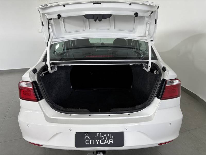 VOLKSWAGEN - VOYAGE - 2018/2019 - Branca - R$ 66.900,00