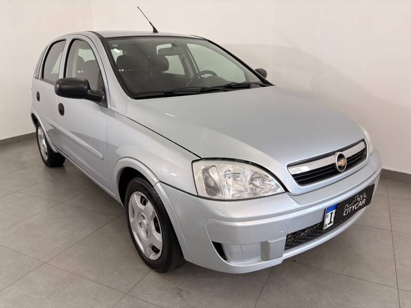 CHEVROLET - CORSA - 2011/2012 - Prata - R$ 35.900,00