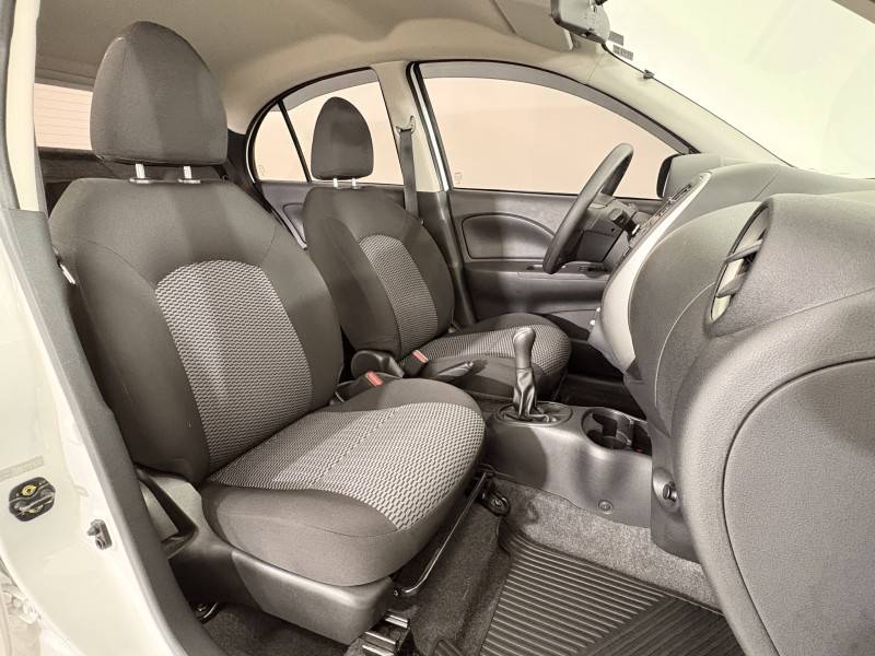 NISSAN - MARCH - 2017/2018 - Branca - R$ 49.900,00