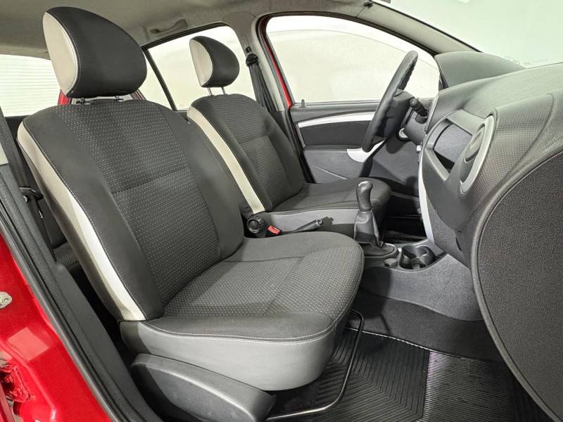 RENAULT - SANDERO - 2011/2011 - Vermelha - R$ 39.900,00