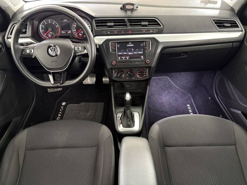 VOLKSWAGEN - VOYAGE - 2018/2019 - Branca - R$ 66.900,00