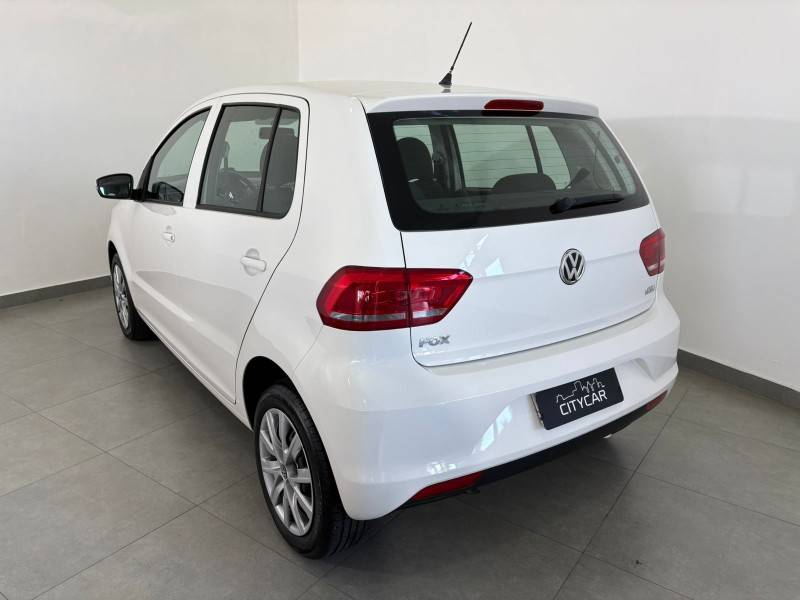 VOLKSWAGEN - FOX - 2015/2016 - Branca - R$ 51.900,00