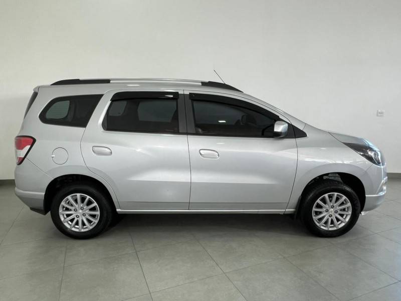 CHEVROLET - SPIN - 2015/2016 - Prata - R$ 49.900,00