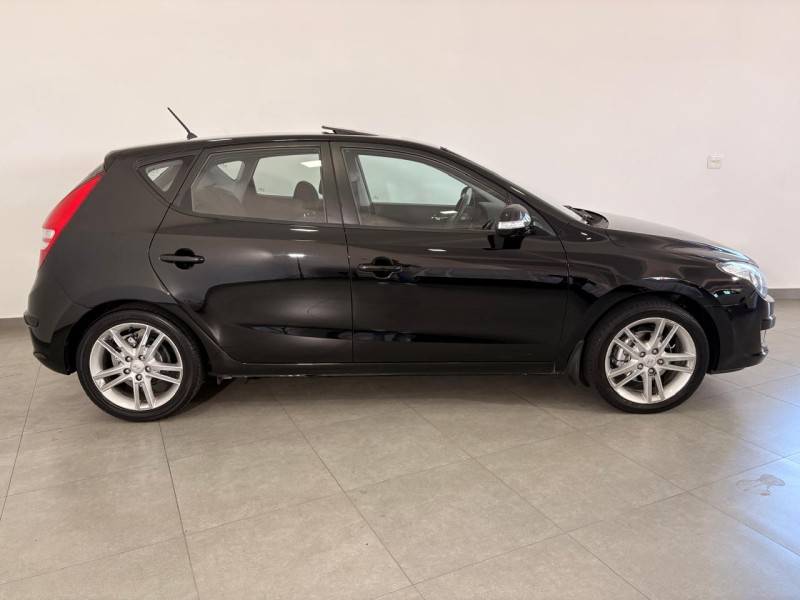HYUNDAI - I30 - 2011/2012 - Preta - R$ 50.900,00