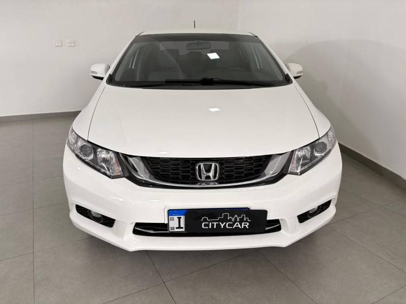 HONDA - CIVIC - 2015/2016 - Branca - R$ 83.900,00