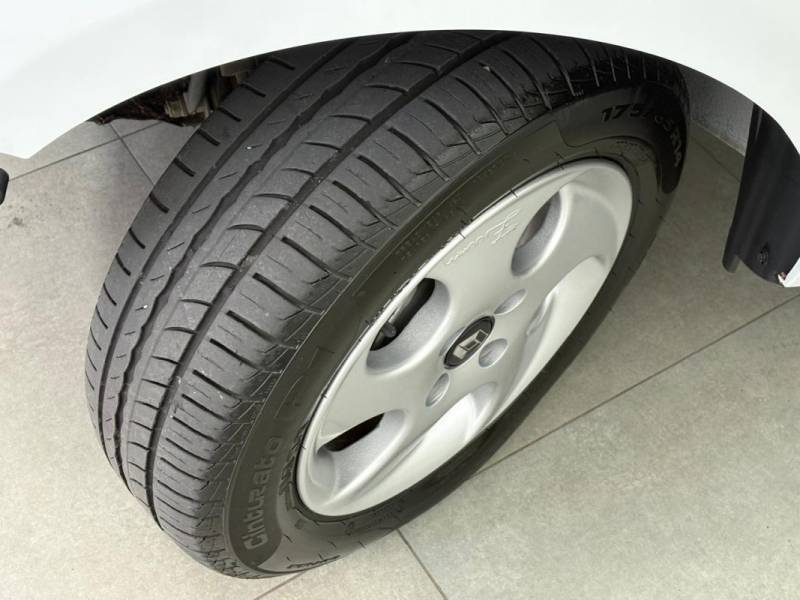 RENAULT - KANGOO - 2014/2015 - Branca - R$ 47.900,00