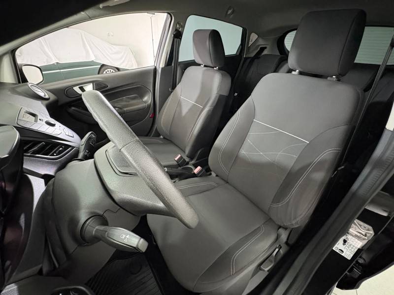 FORD - FIESTA - 2016/2017 - Preta - R$ 56.900,00