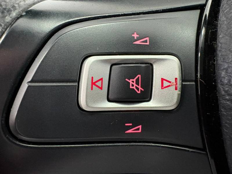 VOLKSWAGEN - FOX - 2015/2016 - Branca - R$ 51.900,00