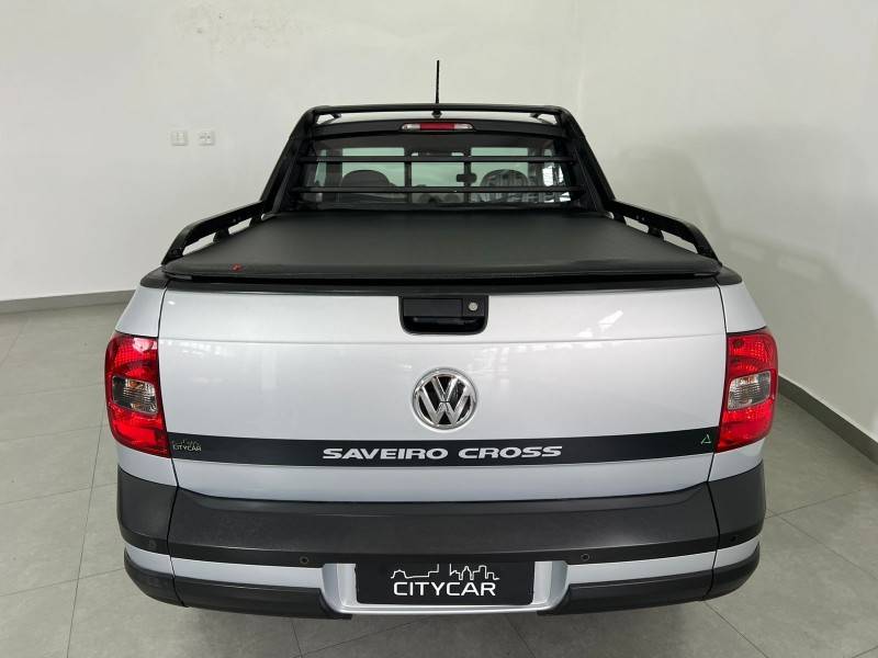 VOLKSWAGEN - SAVEIRO - 2013/2014 - Prata - R$ 65.900,00
