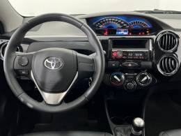 TOYOTA - ETIOS CROSS - 2016/2016 - Branca - R$ 53.900,00