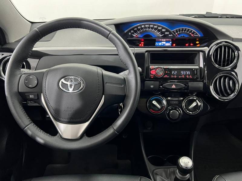 TOYOTA - ETIOS CROSS - 2016/2016 - Branca - R$ 53.900,00