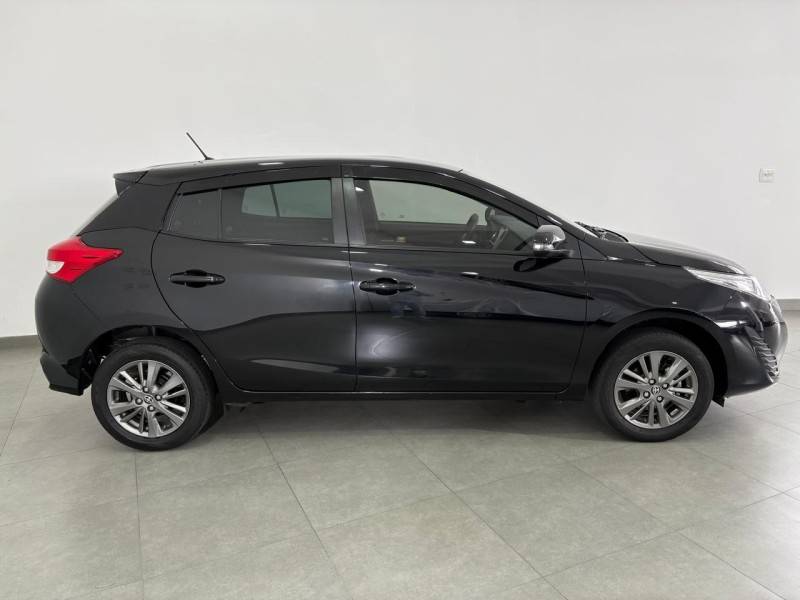 TOYOTA - YARIS - 2019/2020 - Preta - R$ 82.900,00