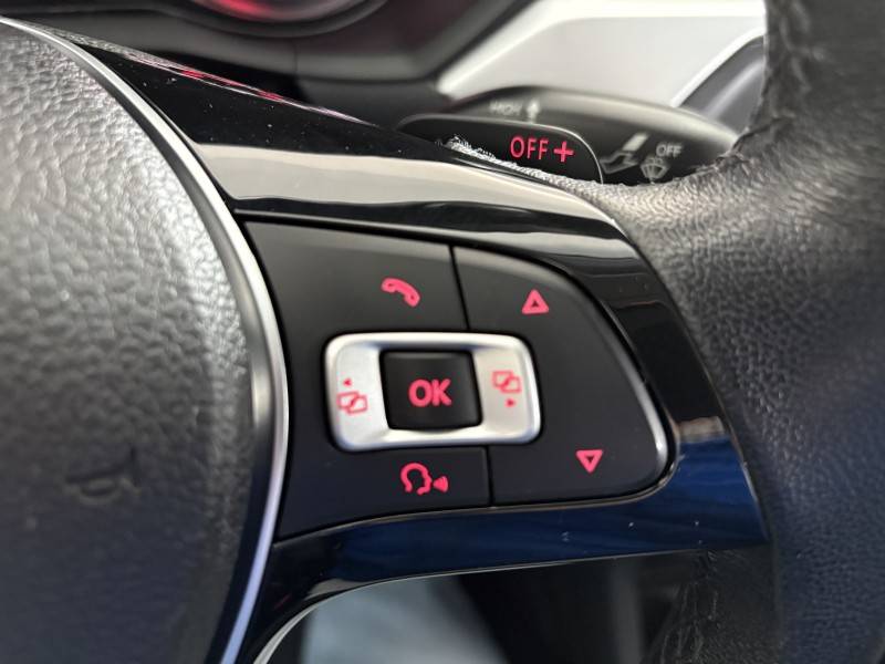 VOLKSWAGEN - VOYAGE - 2018/2019 - Branca - R$ 66.900,00