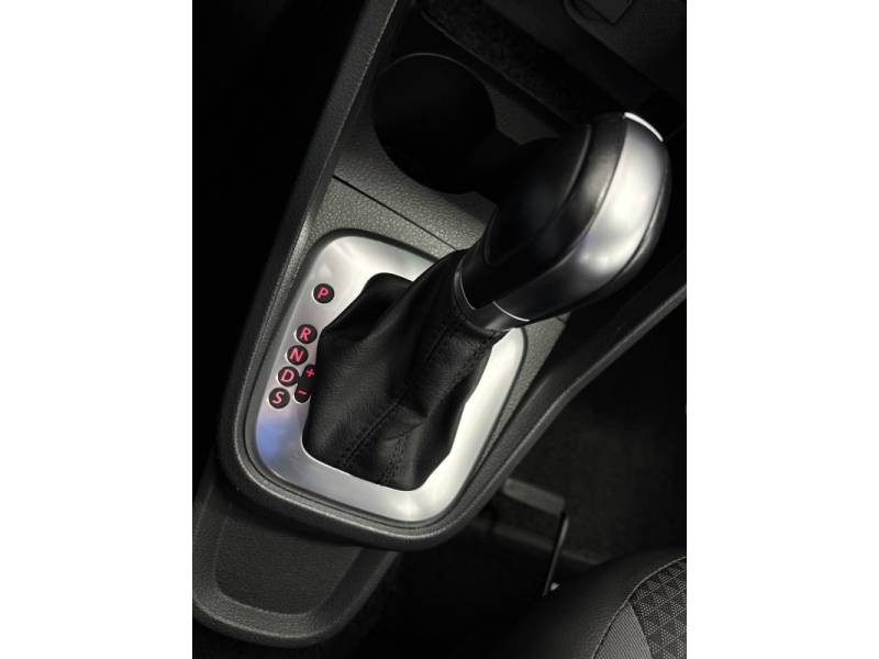 VOLKSWAGEN - VOYAGE - 2018/2019 - Branca - R$ 66.900,00