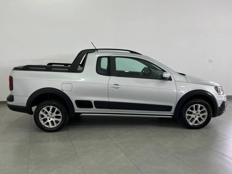 VOLKSWAGEN - SAVEIRO - 2013/2014 - Prata - R$ 65.900,00