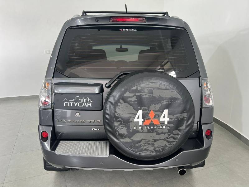 MITSUBISHI - PAJERO TR4 - 2012/2013 - Cinza - R$ 66.900,00