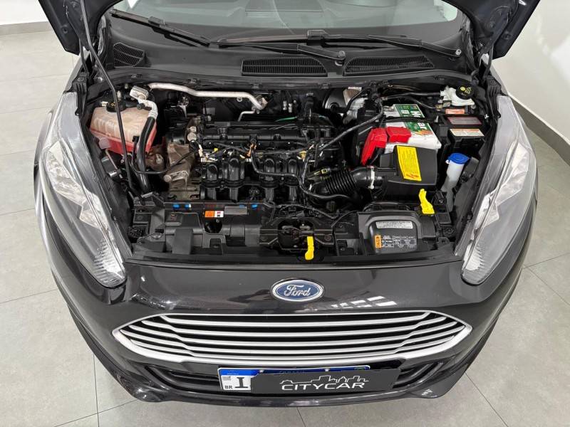 FORD - FIESTA - 2016/2017 - Preta - R$ 56.900,00